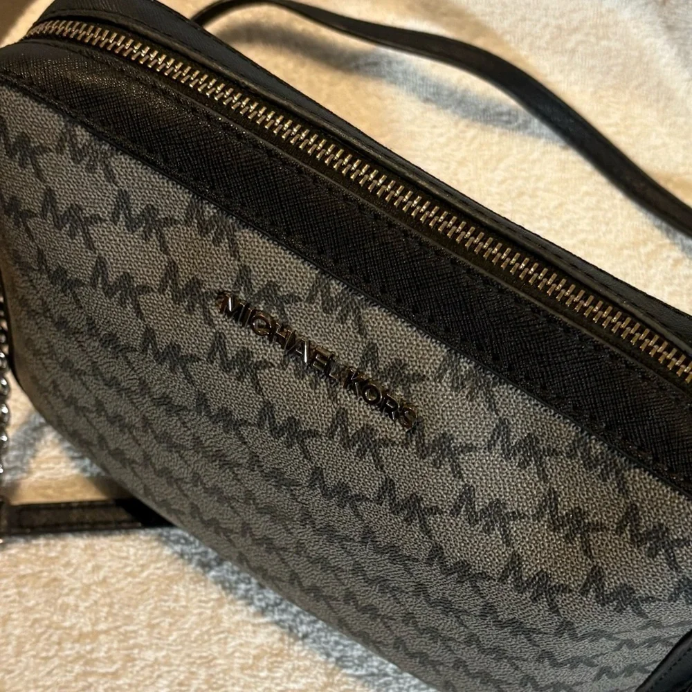 COPY - Michael korss jet set east to west crossbody large logo bag